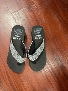 AMII Rhinestone Flip Flops Women’s EU 39 US 8-8.5 Black Bling Sandals